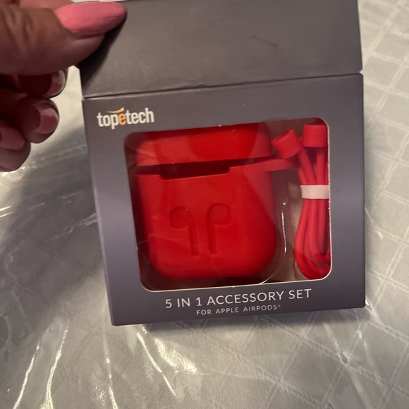 Top Tech 3 In Silicone Apple Ear pod case red - Picture 1 of 3